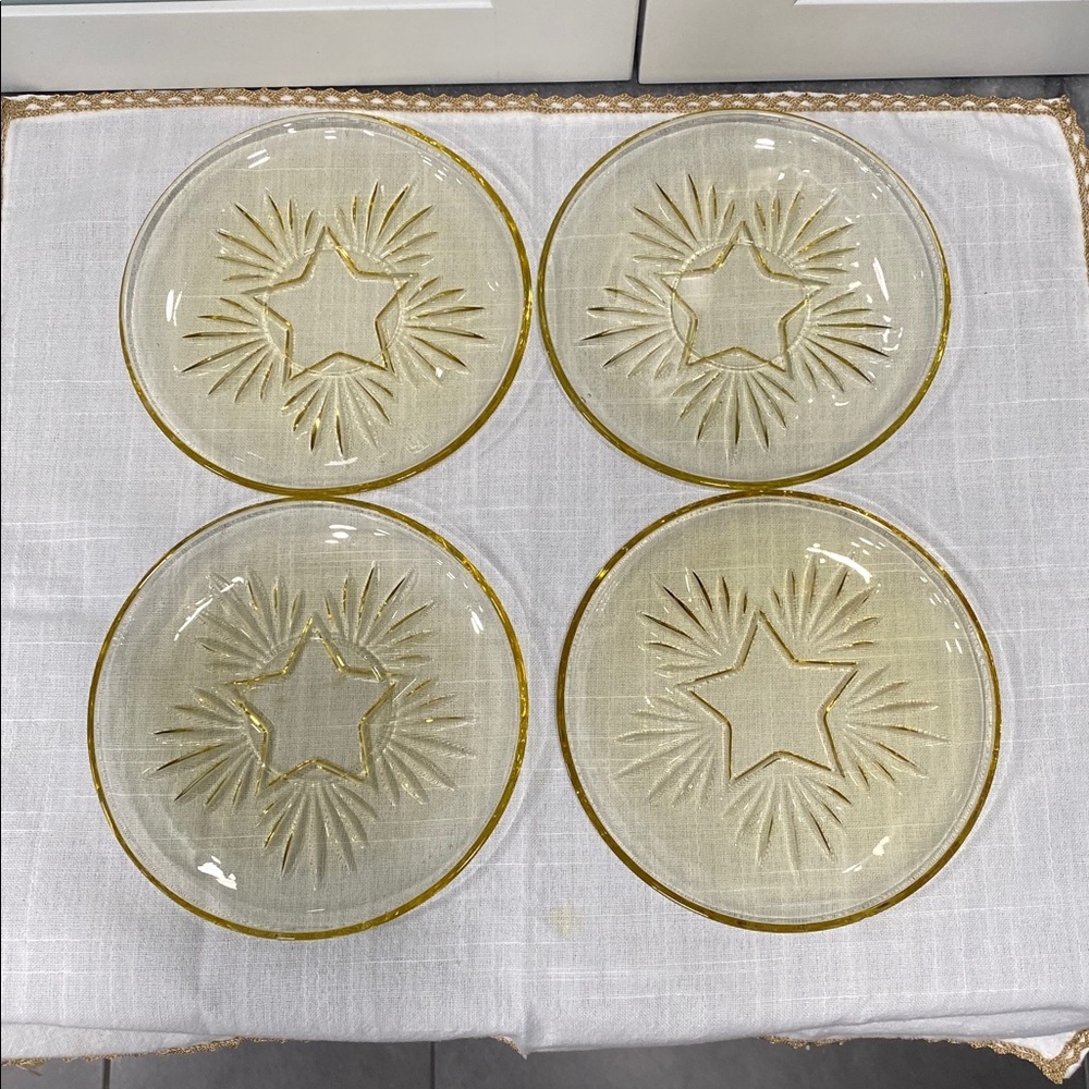 Set of 4 Vintage Amber Yellow Starburst Glass Plates